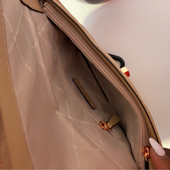 MICHAEL KORS beige padded leather clutch/shoulder bag with strap - Picture 12 of 12